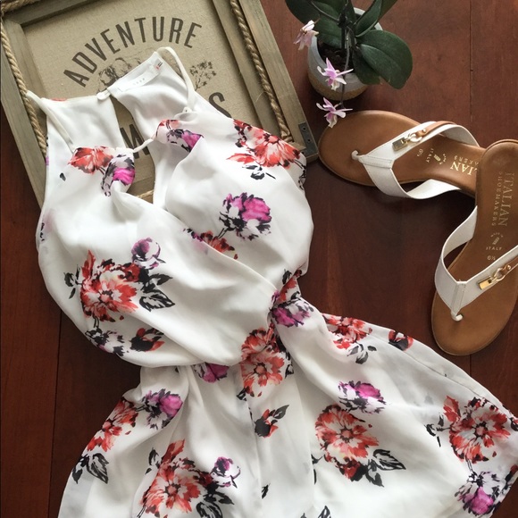 SOLD🚫NWOT Lush White Floral Surplice Romper - Picture 5 of 5